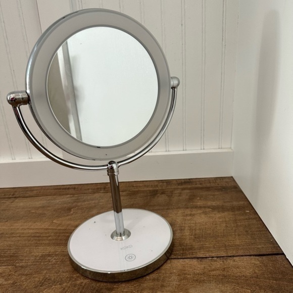 Makeup Mirror - Picture 2 of 4